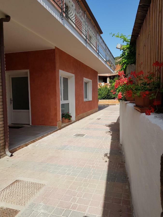 Il Cortile Villa Domus De Maria Eksteriør billede